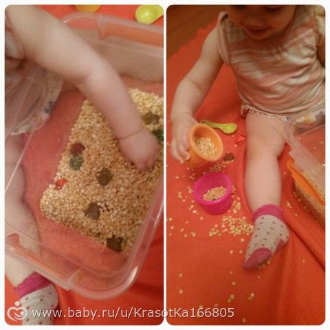 Кинетический песок,сенсорные коробки,прищепки..в общем наши занимашки))1год4мес.
