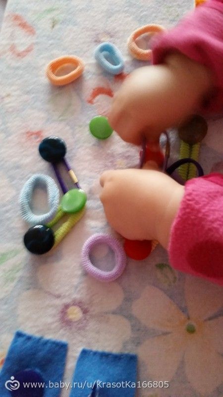 Кинетический песок,сенсорные коробки,прищепки..в общем наши занимашки))1год4мес.