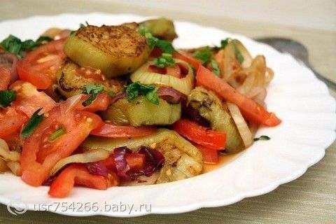 рецепты пп -Салат из баклажанов с помидорами и перцем
