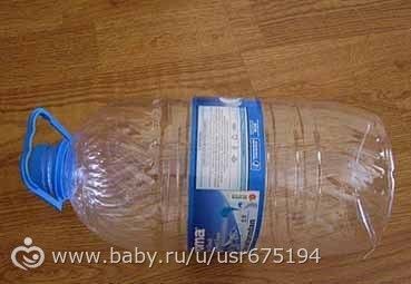 грушечная детская коляска и сумочка из пластиковой бутылки