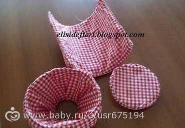 грушечная детская коляска и сумочка из пластиковой бутылки