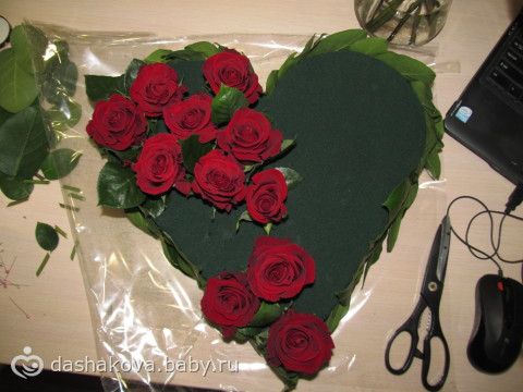 Сердце с клубникой и розами своими руками. 54216809.257052580. Сердце с клубникой и розами своими руками фото. Сердце с клубникой и розами своими руками-54216809.257052580. картинка Сердце с клубникой и розами своими руками. картинка 54216809.257052580. Для создания сердца из роз и клубники нам понадобятся: