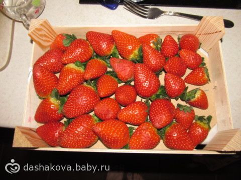 Сердце с клубникой и розами своими руками. 54216809.257055176. Сердце с клубникой и розами своими руками фото. Сердце с клубникой и розами своими руками-54216809.257055176. картинка Сердце с клубникой и розами своими руками. картинка 54216809.257055176. Для создания сердца из роз и клубники нам понадобятся: