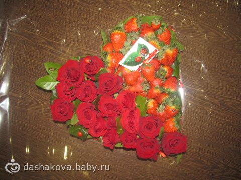 Сердце с клубникой и розами своими руками. 54216809.257062640. Сердце с клубникой и розами своими руками фото. Сердце с клубникой и розами своими руками-54216809.257062640. картинка Сердце с клубникой и розами своими руками. картинка 54216809.257062640. Для создания сердца из роз и клубники нам понадобятся: