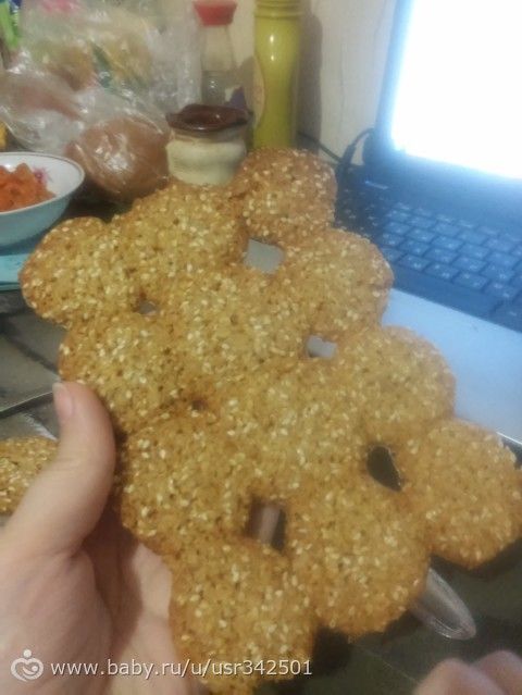 Рвсяное печенье с кунжутом.