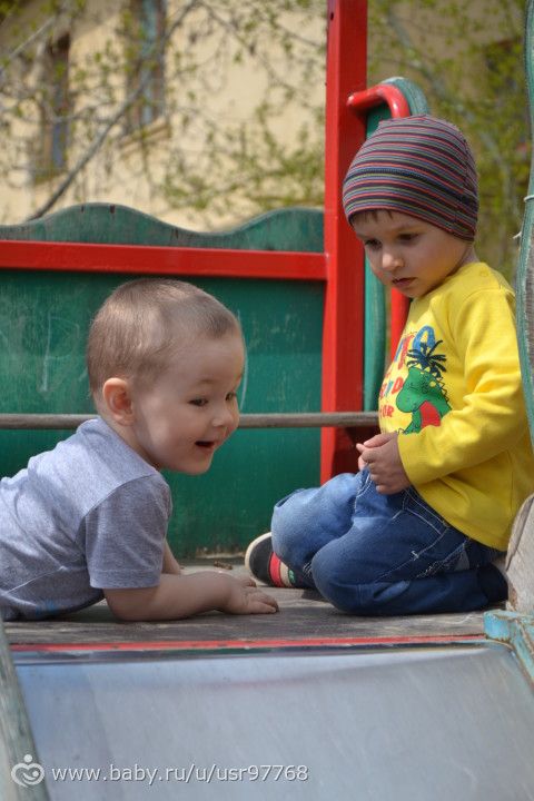 прогулялись в соседний двор