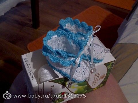 Довязала пинетки